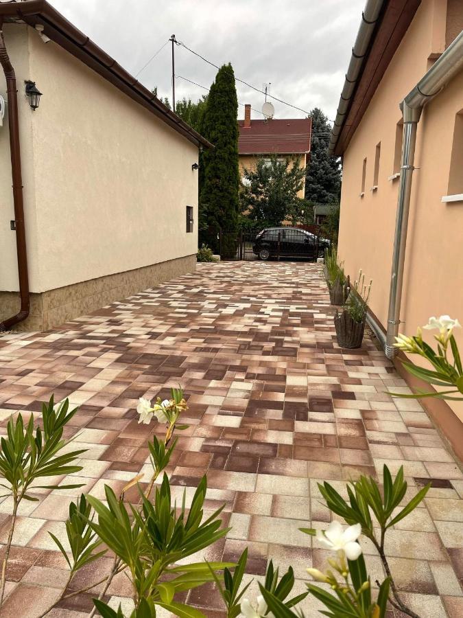 Adam Apartman Hajdúszoboszló Exterior foto